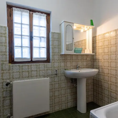 3 Bedroom Stunning In Pt * Uzzano